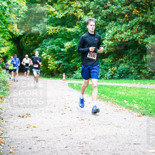 12.10.2025 - Bramfelder Halbmarathon 2025 Dr. Thomas Lammeyer http://msf.ph/oto/9348205 12.10.2025 10:26:28 Laufen 2571, 2595 meine-sportfotos.de