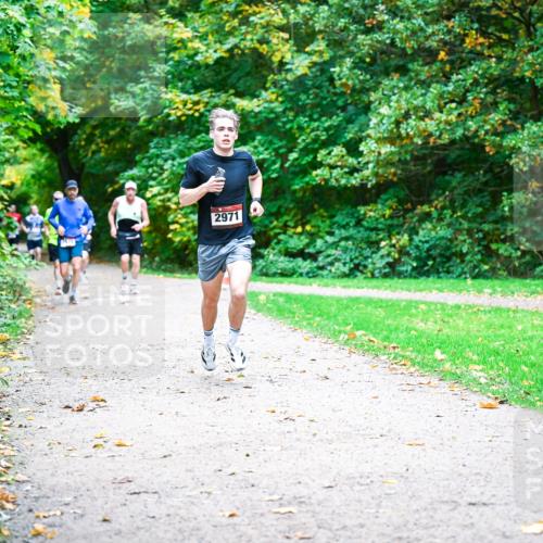 12.10.2025 - Bramfelder Halbmarathon 2025 Dr. Thomas Lammeyer http://msf.ph/oto/9348219 12.10.2025 10:26:30 Laufen 2971 meine-sportfotos.de