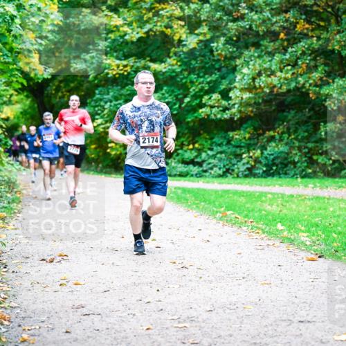 12.10.2025 - Bramfelder Halbmarathon 2025 Dr. Thomas Lammeyer http://msf.ph/oto/9348277 12.10.2025 10:26:41 Laufen 2776, 2174 meine-sportfotos.de