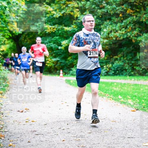 12.10.2025 - Bramfelder Halbmarathon 2025 Dr. Thomas Lammeyer http://msf.ph/oto/9348283 12.10.2025 10:26:41 Laufen 2174 meine-sportfotos.de