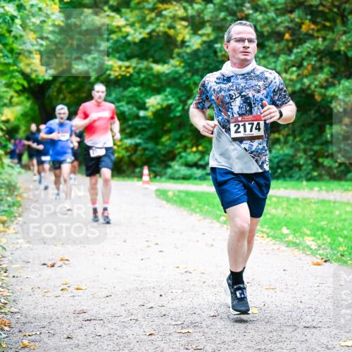 12.10.2025 - Bramfelder Halbmarathon 2025 Dr. Thomas Lammeyer http://msf.ph/oto/9348285 12.10.2025 10:26:42 Laufen 2174 meine-sportfotos.de