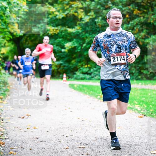 12.10.2025 - Bramfelder Halbmarathon 2025 Dr. Thomas Lammeyer http://msf.ph/oto/9348286 12.10.2025 10:26:42 Laufen 2174 meine-sportfotos.de