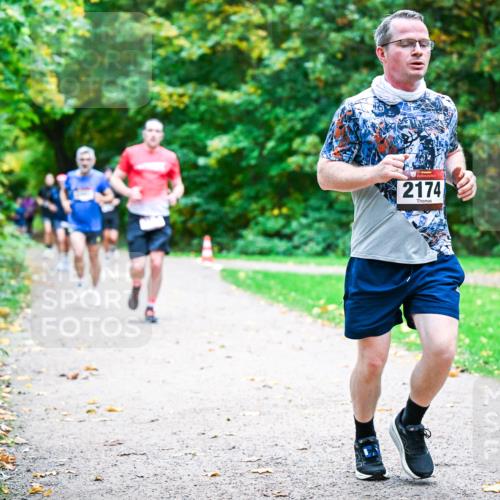 12.10.2025 - Bramfelder Halbmarathon 2025 Dr. Thomas Lammeyer http://msf.ph/oto/9348287 12.10.2025 10:26:42 Laufen 2174 meine-sportfotos.de