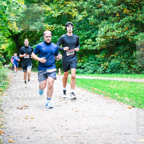 12.10.2025 - Bramfelder Halbmarathon 2025 Dr. Thomas Lammeyer http://msf.ph/oto/9348316 12.10.2025 10:26:48 Laufen 2304, 2103, 2366 meine-sportfotos.de