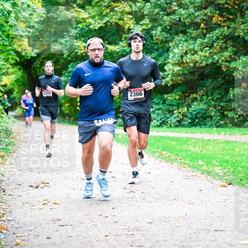 12.10.2025 - Bramfelder Halbmarathon 2025 Dr. Thomas Lammeyer http://msf.ph/oto/9348319 12.10.2025 10:26:48 Laufen 2304, 2366 meine-sportfotos.de