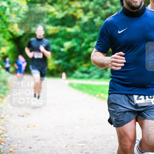 12.10.2025 - Bramfelder Halbmarathon 2025 Dr. Thomas Lammeyer http://msf.ph/oto/9348328 12.10.2025 10:26:50 Laufen 4, 00, 120 meine-sportfotos.de