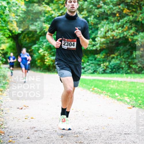 12.10.2025 - Bramfelder Halbmarathon 2025 Dr. Thomas Lammeyer http://msf.ph/oto/9348337 12.10.2025 10:26:51 Laufen 2304, 8102 meine-sportfotos.de