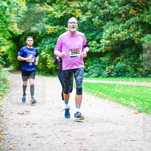 12.10.2025 - Bramfelder Halbmarathon 2025 Dr. Thomas Lammeyer http://msf.ph/oto/9348365 12.10.2025 10:26:58 Laufen 2982, 83 meine-sportfotos.de