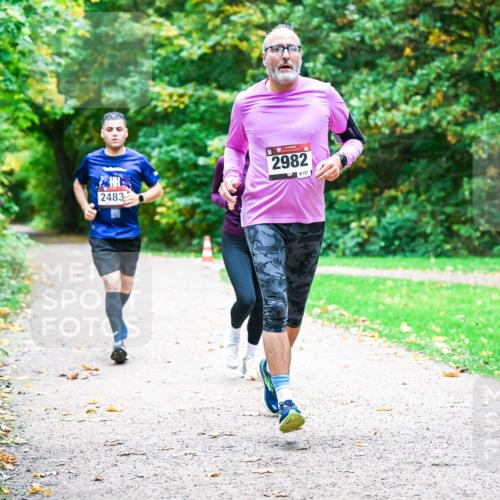 12.10.2025 - Bramfelder Halbmarathon 2025 Dr. Thomas Lammeyer http://msf.ph/oto/9348368 12.10.2025 10:26:58 Laufen 2483, 2982, 8127 meine-sportfotos.de