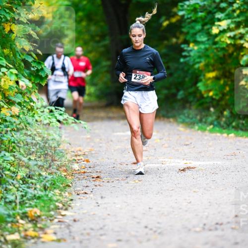 12.10.2025 - Bramfelder Halbmarathon 2025 Dr. Thomas Lammeyer http://msf.ph/oto/9348384 12.10.2025 10:27:11 Laufen 238 meine-sportfotos.de