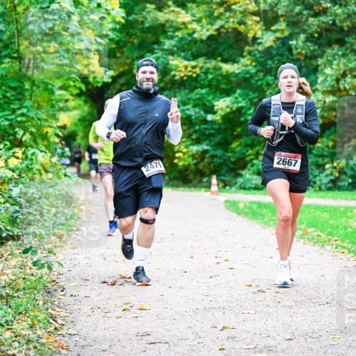 12.10.2025 - Bramfelder Halbmarathon 2025 Dr. Thomas Lammeyer http://msf.ph/oto/9348507 12.10.2025 10:27:36 Laufen 19, 2471, 2667, 20 meine-sportfotos.de