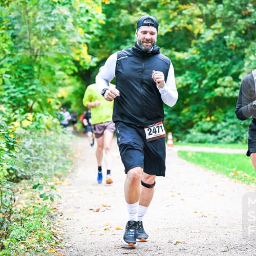 12.10.2025 - Bramfelder Halbmarathon 2025 Dr. Thomas Lammeyer http://msf.ph/oto/9348512 12.10.2025 10:27:37 Laufen 2471, 2667 meine-sportfotos.de