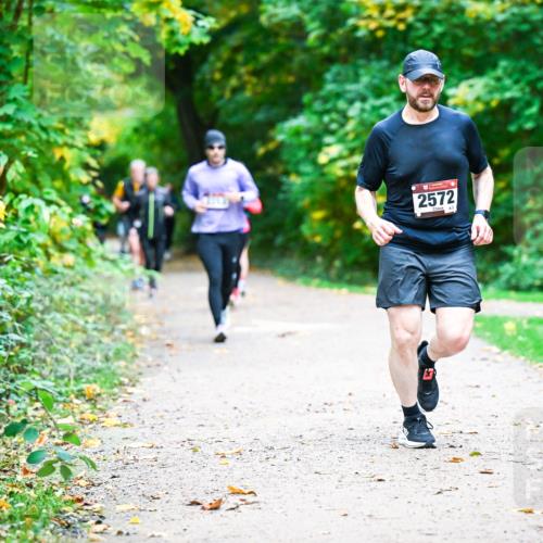 12.10.2025 - Bramfelder Halbmarathon 2025 Dr. Thomas Lammeyer http://msf.ph/oto/9348543 12.10.2025 10:27:44 Laufen 2943, 2572, 3 meine-sportfotos.de
