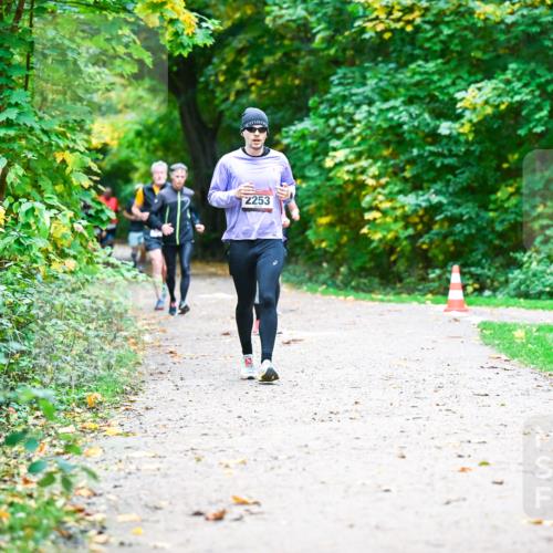 12.10.2025 - Bramfelder Halbmarathon 2025 Dr. Thomas Lammeyer http://msf.ph/oto/9348549 12.10.2025 10:27:45 Laufen 2253 meine-sportfotos.de