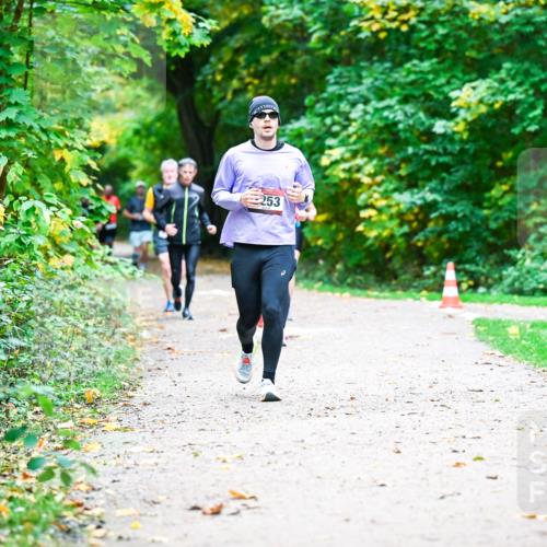 12.10.2025 - Bramfelder Halbmarathon 2025 Dr. Thomas Lammeyer http://msf.ph/oto/9348555 12.10.2025 10:27:46 Laufen 253 meine-sportfotos.de