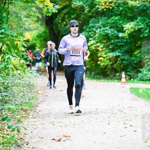 12.10.2025 - Bramfelder Halbmarathon 2025 Dr. Thomas Lammeyer http://msf.ph/oto/9348559 12.10.2025 10:27:47 Laufen 2253 meine-sportfotos.de