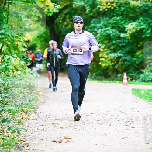 12.10.2025 - Bramfelder Halbmarathon 2025 Dr. Thomas Lammeyer http://msf.ph/oto/9348562 12.10.2025 10:27:47 Laufen 2253 meine-sportfotos.de