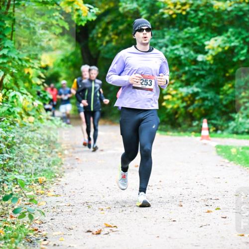12.10.2025 - Bramfelder Halbmarathon 2025 Dr. Thomas Lammeyer http://msf.ph/oto/9348565 12.10.2025 10:27:48 Laufen 253 meine-sportfotos.de