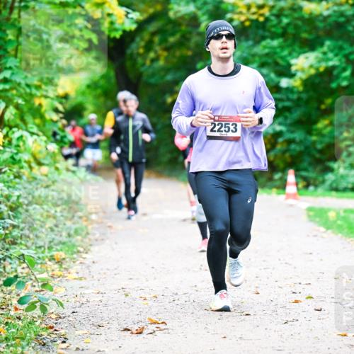 12.10.2025 - Bramfelder Halbmarathon 2025 Dr. Thomas Lammeyer http://msf.ph/oto/9348568 12.10.2025 10:27:48 Laufen 2253 meine-sportfotos.de