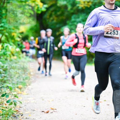 12.10.2025 - Bramfelder Halbmarathon 2025 Dr. Thomas Lammeyer http://msf.ph/oto/9348572 12.10.2025 10:27:49 Laufen 2253 meine-sportfotos.de