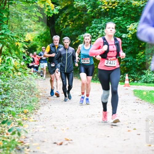 12.10.2025 - Bramfelder Halbmarathon 2025 Dr. Thomas Lammeyer http://msf.ph/oto/9348574 12.10.2025 10:27:49 Laufen 2416, 2422 meine-sportfotos.de