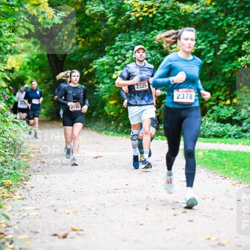 12.10.2025 - Bramfelder Halbmarathon 2025 Dr. Thomas Lammeyer http://msf.ph/oto/9348620 12.10.2025 10:27:58 Laufen 2462, 85, 2325, 2378 meine-sportfotos.de