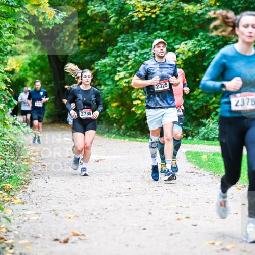 12.10.2025 - Bramfelder Halbmarathon 2025 Dr. Thomas Lammeyer http://msf.ph/oto/9348626 12.10.2025 10:27:59 Laufen 3463, 2785, 2325, 6, 2378 meine-sportfotos.de