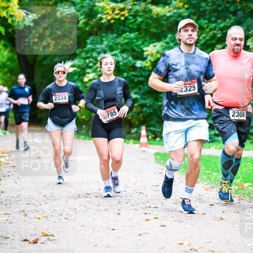 12.10.2025 - Bramfelder Halbmarathon 2025 Dr. Thomas Lammeyer http://msf.ph/oto/9348632 12.10.2025 10:28:01 Laufen 2334, 785, 2325, 2306 meine-sportfotos.de