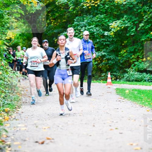 12.10.2025 - Bramfelder Halbmarathon 2025 Dr. Thomas Lammeyer http://msf.ph/oto/9348676 12.10.2025 10:28:10 Laufen 2215, 2401, 2363 meine-sportfotos.de
