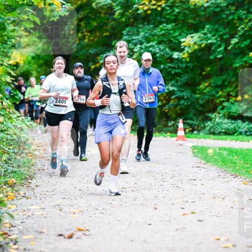 12.10.2025 - Bramfelder Halbmarathon 2025 Dr. Thomas Lammeyer http://msf.ph/oto/9348678 12.10.2025 10:28:11 Laufen 2401, 215, 2363 meine-sportfotos.de