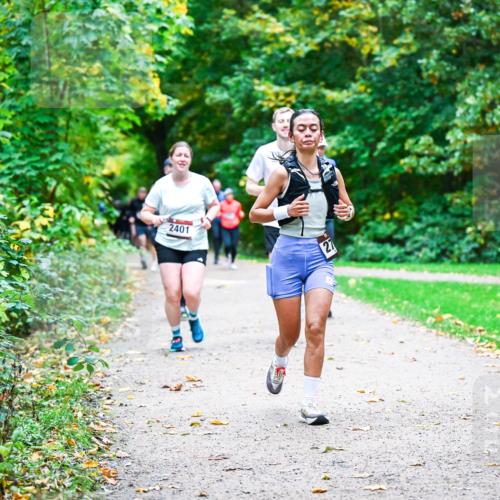 12.10.2025 - Bramfelder Halbmarathon 2025 Dr. Thomas Lammeyer http://msf.ph/oto/9348692 12.10.2025 10:28:13 Laufen 2401 meine-sportfotos.de
