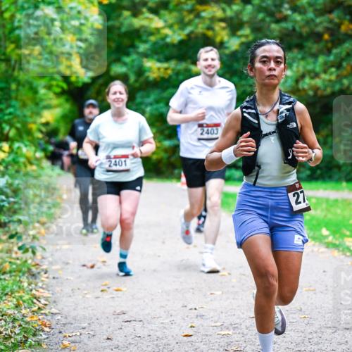 12.10.2025 - Bramfelder Halbmarathon 2025 Dr. Thomas Lammeyer http://msf.ph/oto/9348698 12.10.2025 10:28:14 Laufen 2401, 2403, 27 meine-sportfotos.de
