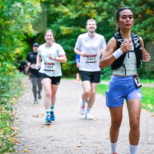 12.10.2025 - Bramfelder Halbmarathon 2025 Dr. Thomas Lammeyer http://msf.ph/oto/9348699 12.10.2025 10:28:14 Laufen 2401, 2403, 27 meine-sportfotos.de
