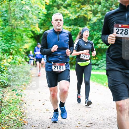 12.10.2025 - Bramfelder Halbmarathon 2025 Dr. Thomas Lammeyer http://msf.ph/oto/9348792 12.10.2025 10:28:36 Laufen 2181, 2242, 2287, 7 meine-sportfotos.de