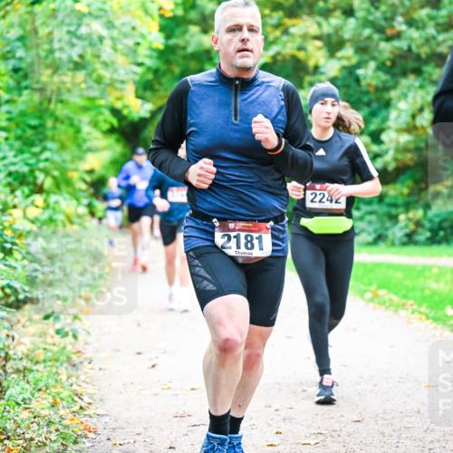 12.10.2025 - Bramfelder Halbmarathon 2025 Dr. Thomas Lammeyer http://msf.ph/oto/9348795 12.10.2025 10:28:36 Laufen 2181, 2242 meine-sportfotos.de