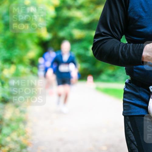 12.10.2025 - Bramfelder Halbmarathon 2025 Dr. Thomas Lammeyer http://msf.ph/oto/9348801 12.10.2025 10:28:37 Laufen 34, 2181 meine-sportfotos.de