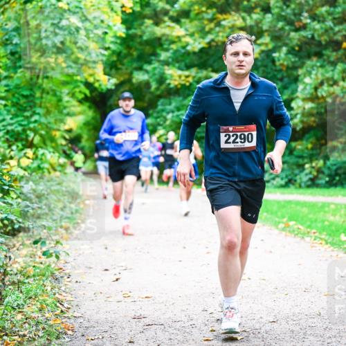 12.10.2025 - Bramfelder Halbmarathon 2025 Dr. Thomas Lammeyer http://msf.ph/oto/9348808 12.10.2025 10:28:39 Laufen 2290 meine-sportfotos.de