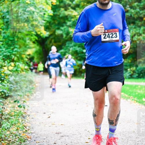 12.10.2025 - Bramfelder Halbmarathon 2025 Dr. Thomas Lammeyer http://msf.ph/oto/9348830 12.10.2025 10:28:42 Laufen 2423 meine-sportfotos.de