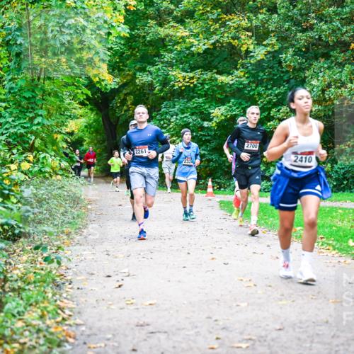12.10.2025 - Bramfelder Halbmarathon 2025 Dr. Thomas Lammeyer http://msf.ph/oto/9348831 12.10.2025 10:28:43 Laufen 2261, 232, 2700, 2410 meine-sportfotos.de