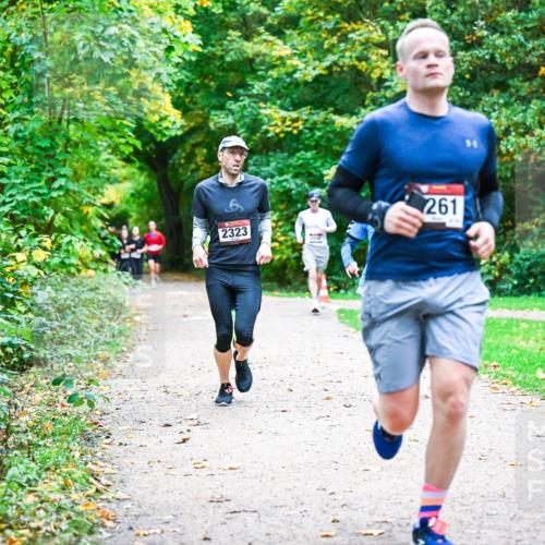 12.10.2025 - Bramfelder Halbmarathon 2025 Dr. Thomas Lammeyer http://msf.ph/oto/9348851 12.10.2025 10:28:46 Laufen 8, 261, 2323 meine-sportfotos.de