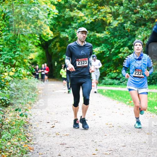 12.10.2025 - Bramfelder Halbmarathon 2025 Dr. Thomas Lammeyer http://msf.ph/oto/9348857 12.10.2025 10:28:46 Laufen 8, 2323, 2324 meine-sportfotos.de