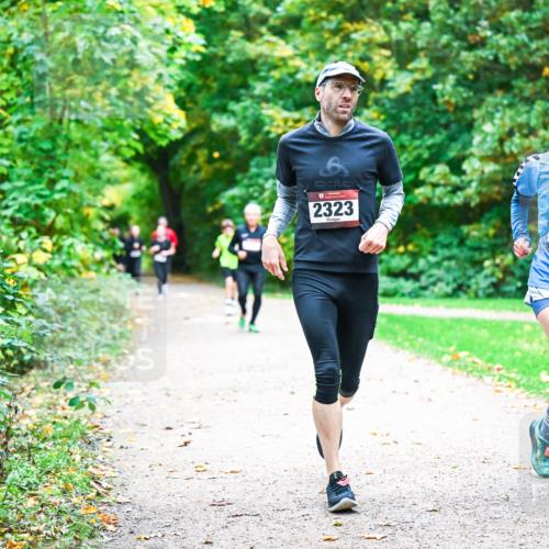 12.10.2025 - Bramfelder Halbmarathon 2025 Dr. Thomas Lammeyer http://msf.ph/oto/9348861 12.10.2025 10:28:47 Laufen 10, 8, 2323, 2324 meine-sportfotos.de