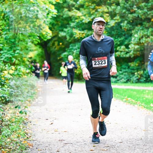 12.10.2025 - Bramfelder Halbmarathon 2025 Dr. Thomas Lammeyer http://msf.ph/oto/9348862 12.10.2025 10:28:47 Laufen 8, 2323, 232 meine-sportfotos.de