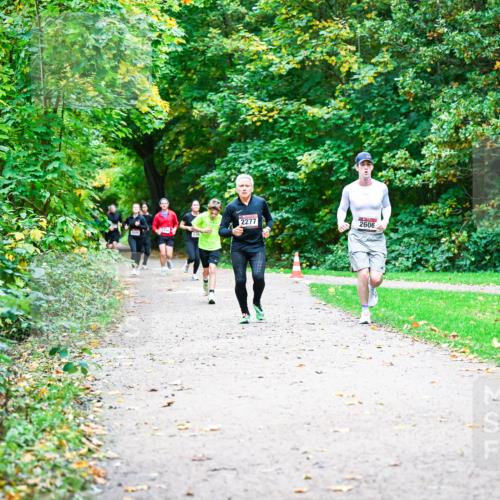 12.10.2025 - Bramfelder Halbmarathon 2025 Dr. Thomas Lammeyer http://msf.ph/oto/9348866 12.10.2025 10:28:49 Laufen 234, 2277, 2606 meine-sportfotos.de