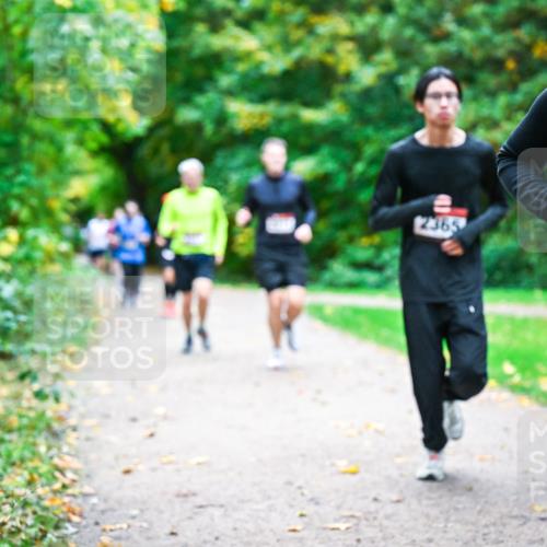 12.10.2025 - Bramfelder Halbmarathon 2025 Dr. Thomas Lammeyer http://msf.ph/oto/9348918 12.10.2025 10:29:00 Laufen 2365, 34, 2800 meine-sportfotos.de