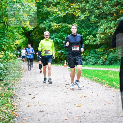 12.10.2025 - Bramfelder Halbmarathon 2025 Dr. Thomas Lammeyer http://msf.ph/oto/9348923 12.10.2025 10:29:00 Laufen 2232, 2201, 2211, 2365 meine-sportfotos.de