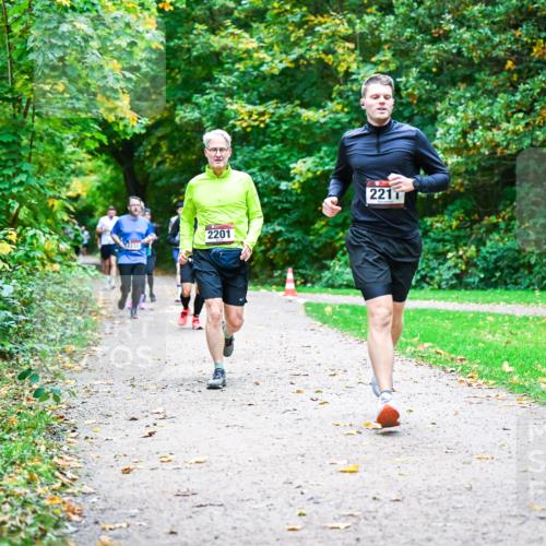 12.10.2025 - Bramfelder Halbmarathon 2025 Dr. Thomas Lammeyer http://msf.ph/oto/9348927 12.10.2025 10:29:01 Laufen 2232, 2201, 221 meine-sportfotos.de