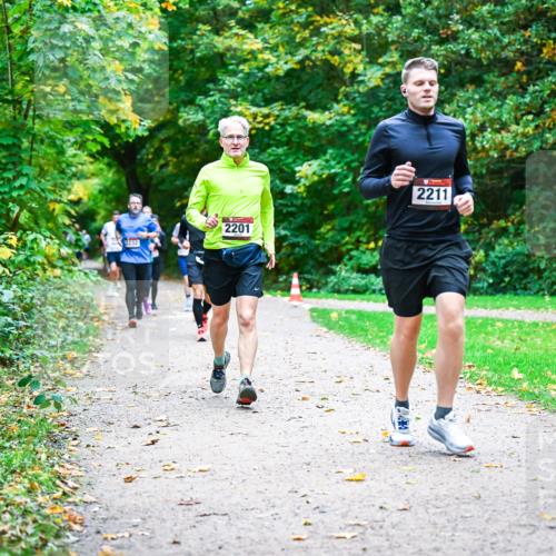 12.10.2025 - Bramfelder Halbmarathon 2025 Dr. Thomas Lammeyer http://msf.ph/oto/9348929 12.10.2025 10:29:01 Laufen 2201, 2211 meine-sportfotos.de
