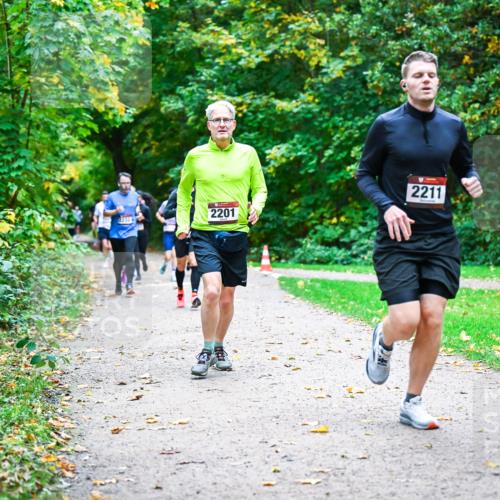 12.10.2025 - Bramfelder Halbmarathon 2025 Dr. Thomas Lammeyer http://msf.ph/oto/9348931 12.10.2025 10:29:02 Laufen 2201, 2211 meine-sportfotos.de