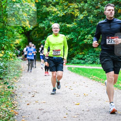 12.10.2025 - Bramfelder Halbmarathon 2025 Dr. Thomas Lammeyer http://msf.ph/oto/9348933 12.10.2025 10:29:02 Laufen 2201, 221 meine-sportfotos.de